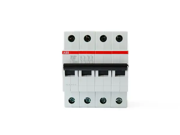 Interruptor magnetotérmico ABB SH204 C32. El magnetotérmico C10 significado es la protección contra sobrecargas y cortocircuitos.