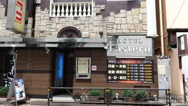 Hotel Eastern, japoński love hotel, oferuje różne pakiety czasowe i cenowe.