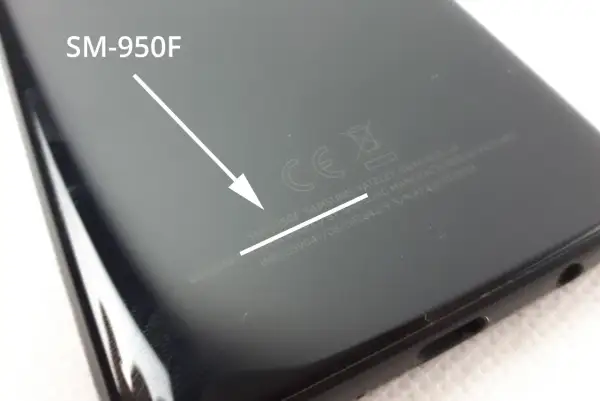SM-G950F - tak sprawdzisz model telefonu. Na tylnej obudowie widoczny jest numer modelu i IMEI.