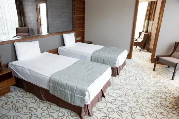 Jak pościelić łóżko w hotelu, by wyglądało jak z najlepszych hoteli
