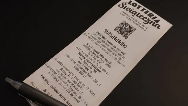 Kupon loterii świątecznej z kodem promocyjnym. Szansa na wygranie Volvo XC60, iPhone'ów i innych nagród.