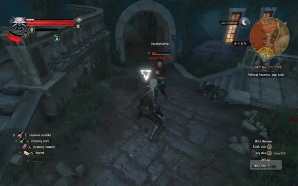 Geralt walczy z Roderikiem z Dun Tynne w trakcie szturmu. Na ziemi leży pokonany przeciwnik.