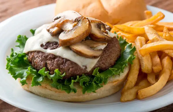Jak usmażyć idealnego burgera? Czasy i sekrety soczystości.