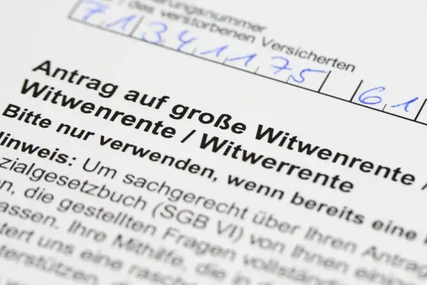 Antrag auf Witwenrente: Hier erfahren Sie, wie Sie verdi treuegeld beantragen. Das Formular ist für die Beantragung einer Witwen- oder Witwerrente.
