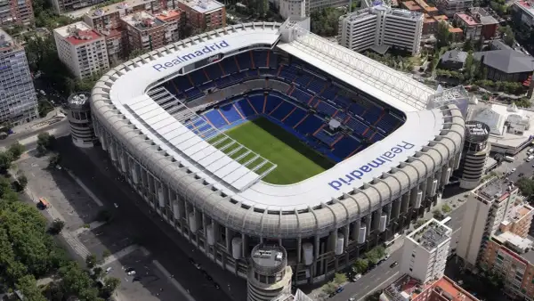 Stadion Santiago Bernabéu, dom Realu Madryt, dumy Hiszpanii.