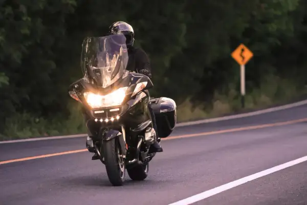 Kiedy zaczyna się sezon motocyklowy? Sprawdź, by nie przegapić!