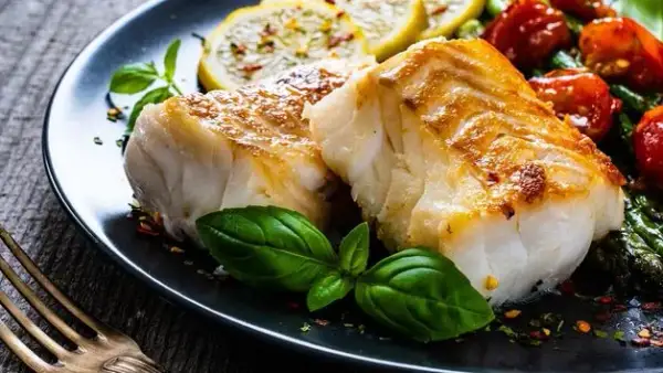Ryby na cholesterol: Które wybrać i jak je przygotować zdrowo?