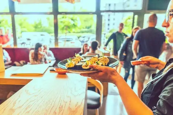 Gdzie zjeść na Bielanach? Odkryj najlepsze lokale gastronomiczne