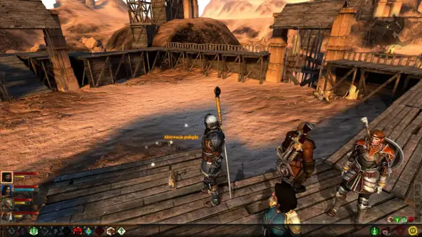 Postacie z Dragon Age 2 DLC na pustynnej platformie.
