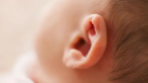 Zapalenie ucha u dziecka – kiedy można wychodzić na dwór?
