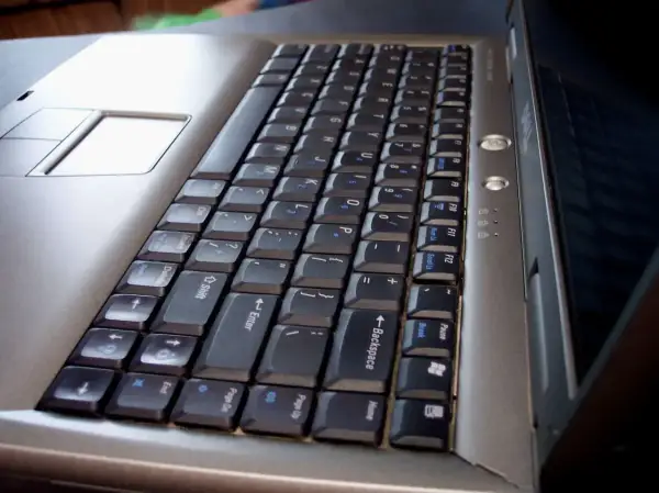 Jak włączyć klawiaturę w laptopie i rozwiązać najczęstsze problemy