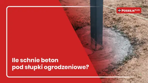 Beton do słupków ogrodzeniowych, świeżo wylany wokół czarnego słupka, tworzy solidną podstawę.