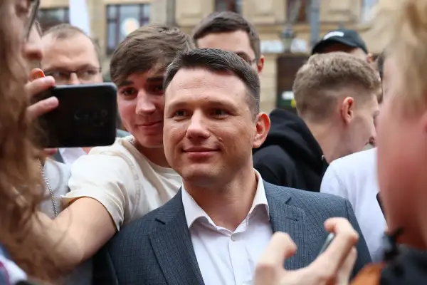 Czy Mentzen jest prawnikiem? Poznaj jego kwalifikacje i usługi