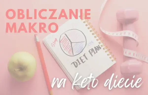 Obliczanie makro na keto diecie: jabłko, ołówek, notatnik z planem i hantle.
