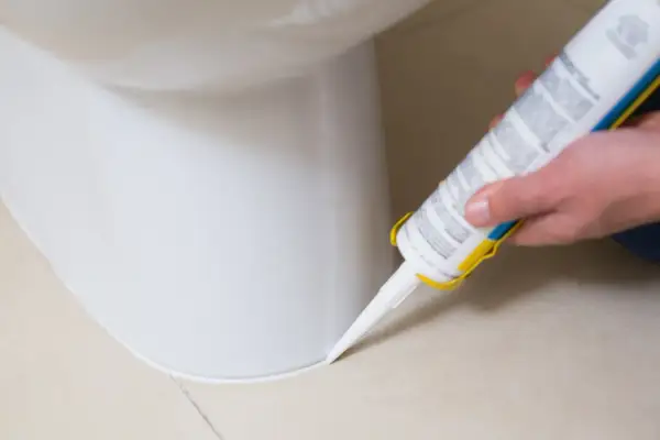 Jak długo schnie silikon sanitarny Soudal? Czas utwardzania i porady