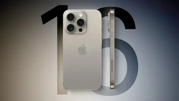 Złoty iPhone 16 Pro z potrójnym aparatem, pokazany z tyłu i z boku. Wymiary idealne do dłoni.