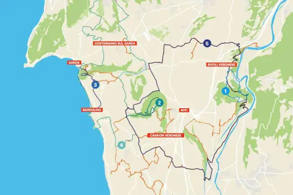 Mappa dei sentieri attorno al Lago di Garda, con percorsi che collegano Bardolino, Garda, Costermano, Affi, Cavaion Veronese, Rivoli Veronese. Il cammino del Bardolino è ben visibile.