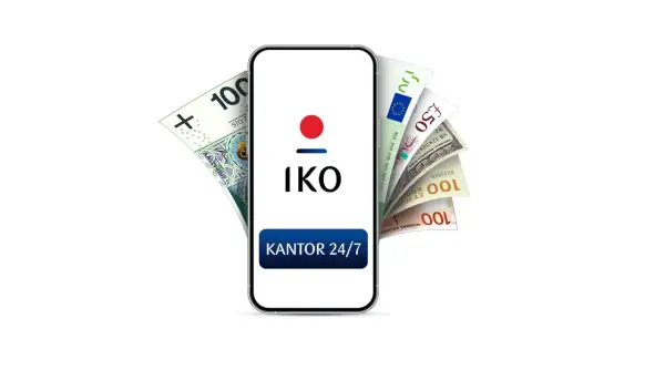 Smartfon z aplikacją IKO i kantorem 24/7, obok banknoty euro, dolary i złotówki. Dowiedz się, jak wpłacić euro na konto walutowe PKO.