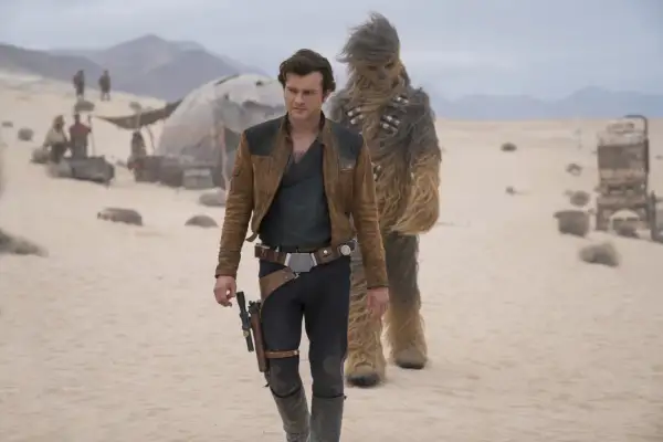 Film Han Solo: Kultowy prequel Gwiezdnych Wojen z 2018 roku