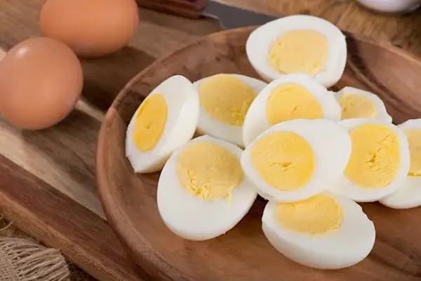 Jajko na twardo: Ile kalorii? Wartości, dieta, cholesterol