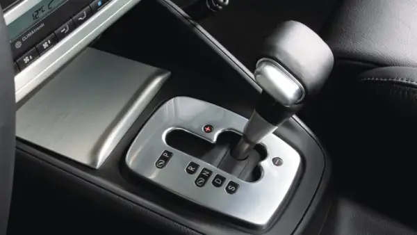 Palanca de cambios DSG de Volkswagen, que significa Direct-Shift Gearbox, una transmisión automática de doble embrague.