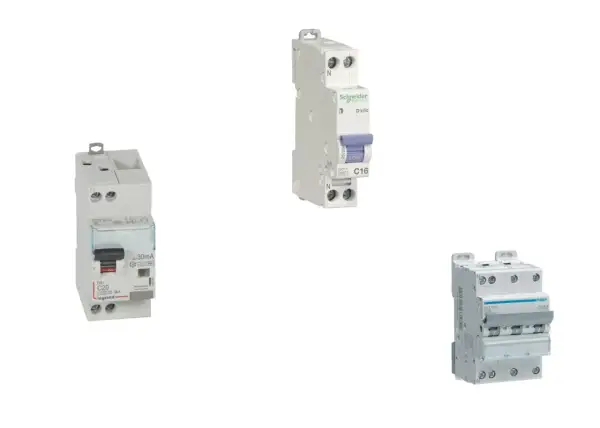 Trois disjoncteurs magnéto thermiques de marques Legrand, Schneider Electric et Hager, essentiels pour la sécurité électrique.