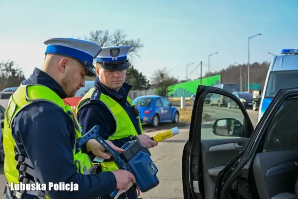 Policjanci z Lubuskiej Policji kontrolują prędkość. Kierowca przekroczył prędkość o 50 km/h.