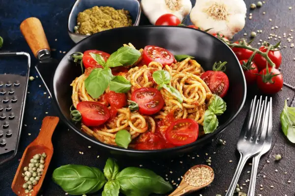 Ile kalorii ma makaron spaghetti? Zaskakujące różnice między rodzajami