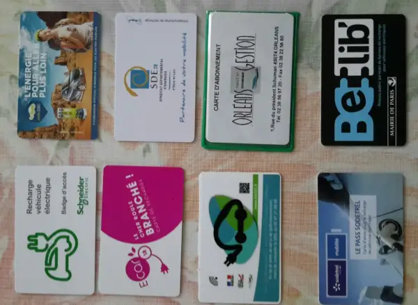 Plusieurs cartes pour recharger voiture électrique : SDE 28, Orleans Gestion, BeLib, Schneider Electric, Ecar, SIEIL, Sodetrel.