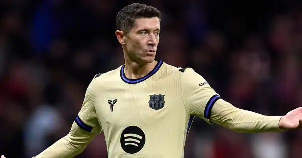 Robert Lewandowski w żółtej koszulce FC Barcelony. Zastanawiasz się, ile zarabia Lewandowski?