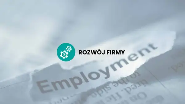 Rozwój firmy i prawa pracodawcy. Słowo "Employment" na podartym papierze.