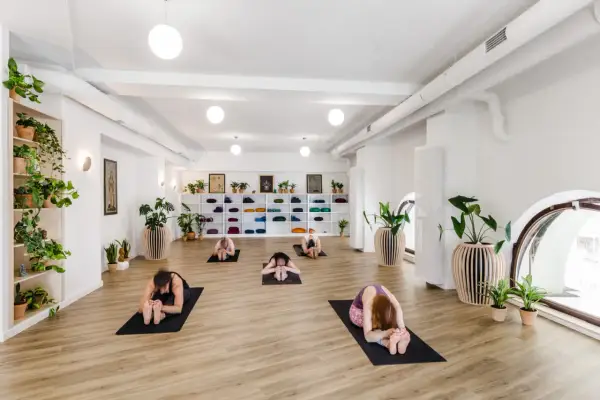 Joga w ciąży od którego tygodnia? Bezpieczne rozpoczęcie praktyki