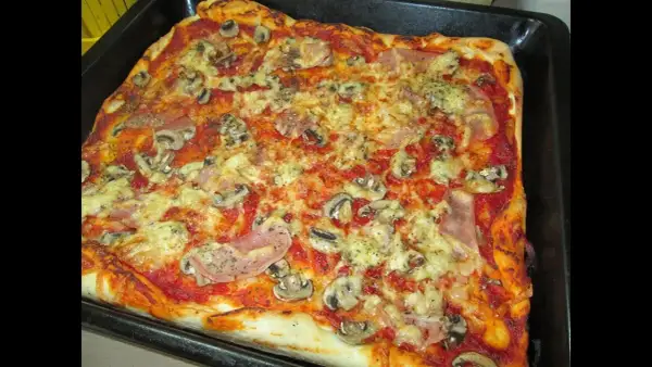 Jak zrobić cienkie ciasto na pizzę, które zachwyci Twoich gości