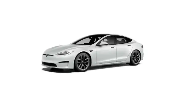 Biała Tesla Model S na białym tle. Sprawdź aktualną tesla cena i możliwości tego elektrycznego sedana.