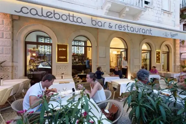 Trogir: Gdzie zjeść? Najlepsze restauracje i lokalne smaki!