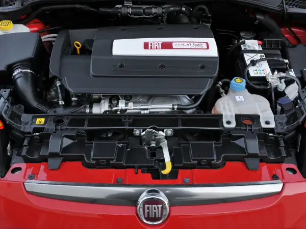 Silnik Fiat MultiAir Turbo w samochodzie Grande Punto.