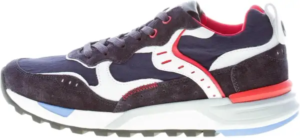 Sneakers uomo in camoscio blu navy e tessuto tecnico, con dettagli bianchi e rossi. Perfette per un look casual e sportivo.