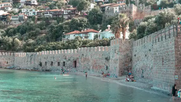 Czy Alanya jest bezpieczna? Poznaj ryzyka i porady eksperta