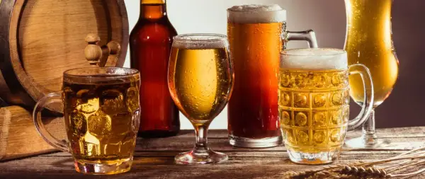 Piwo w kuflach i kieliszku, butelka, beczka. Wniosek do sanepidu o sprzedaż alkoholu czeka na zatwierdzenie.