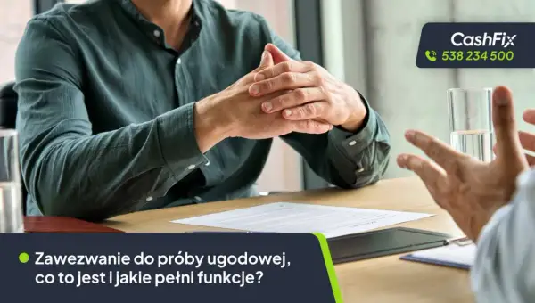 Dwaj mężczyźni przy stole omawiają dokumenty. Na dole grafiki widnieje tekst "Zawezwanie do próby ugodowej".