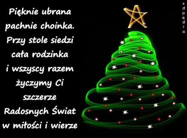 Pięknie ubrana choinka, rodzina przy stole. Składamy niepowtarzalne życzenia bożonarodzeniowe: Radosnych Świąt w miłości i wierze.