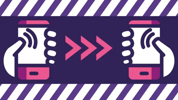 Dwie dłonie trzymają telefony, między nimi trzy różowe strzałki symbolizujące przekierowanie połączeń Play.