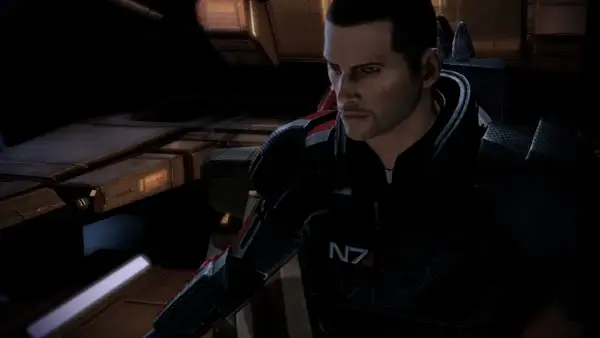 Komandor Shepard w zbroi N7, gotowy do akcji. Ten **Mass Effect 2 poradnik** pomoże Ci przetrwać!