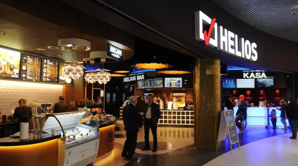 Ile kosztuje popcorn w kinie Helios? Ceny, smaki i promocje