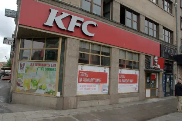 Gdzie jest najbliższe KFC w Warszawie? Odkryj najlepsze lokalizacje