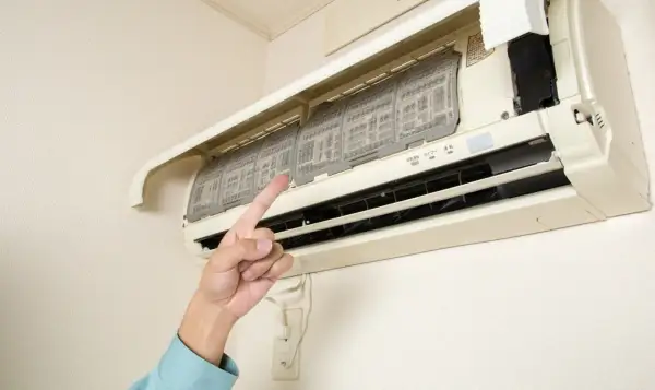 Maintenant, je comprends pourquoi ma clim Daikin s'arrête toute seule : les filtres sont encrassés.