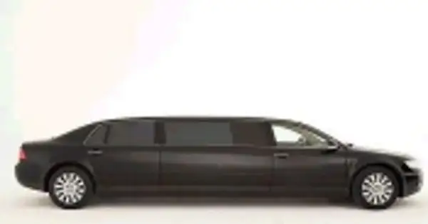 Czarny, wydłużony VW Phaeton W12, luksusowa limuzyna na specjalne okazje.
