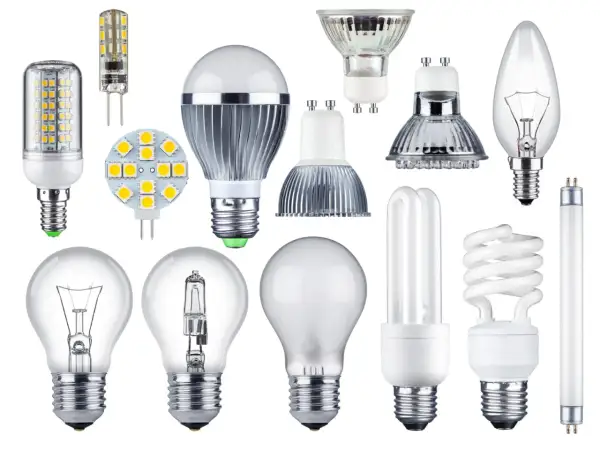 Collection de diverses ampoules : LED, halogène, fluocompacte, incandescente.