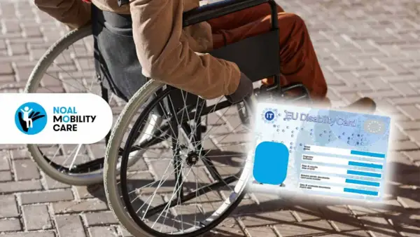 Persona in carrozzina con EU Disability Card, utile per agevolazioni trasporti. Logo NOAL MOBILITY CARE.