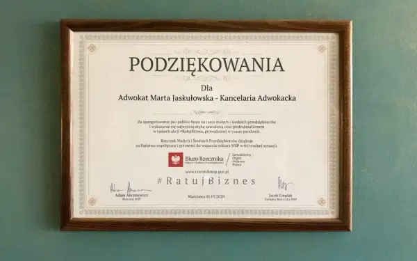 Jak podziękować adwokatowi za wygraną? Etykieta i co doceni.